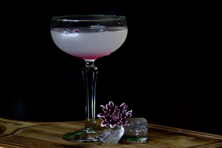 THE BEETLE GIN AVIATION COCKTAIL