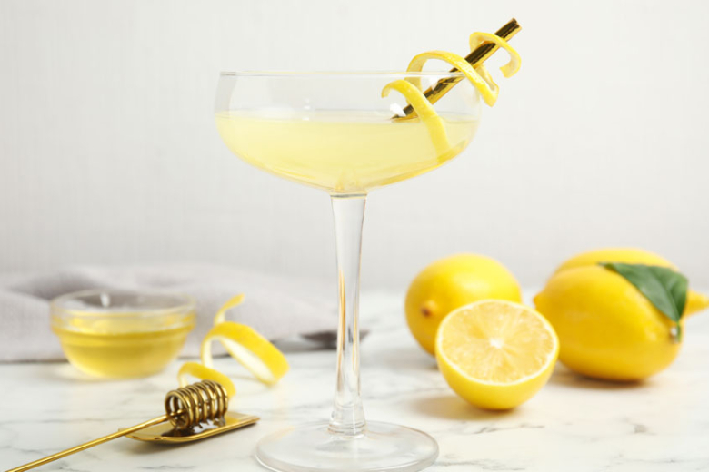 THE BEETLE GIN BEE'S KNEES COCKTAIL